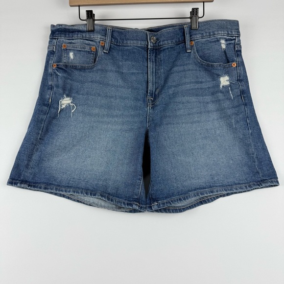 GAP Women’s 16/33 5” Distressed Denim Shorts Medium Wash - Picture 1 of 7